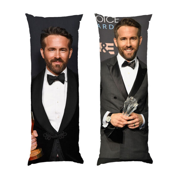 rayan-reynolds-z-nahorodoiu.-amerykanskyy-aktor.-ryan-reynolds-with-a-reward.-american-actor rayan-reynolds-z-nahorodoiu.-amerykanskyy-aktor.-ryan-reynolds-with-a-reward.-american-actor